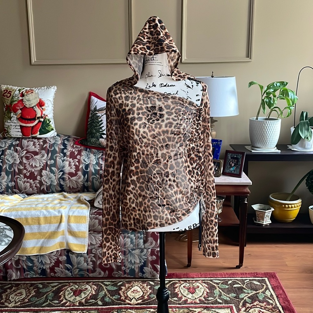 BBB Body Moves Sheer Mesh Activewear Hoodie in Leopard - Picture 2 of 6